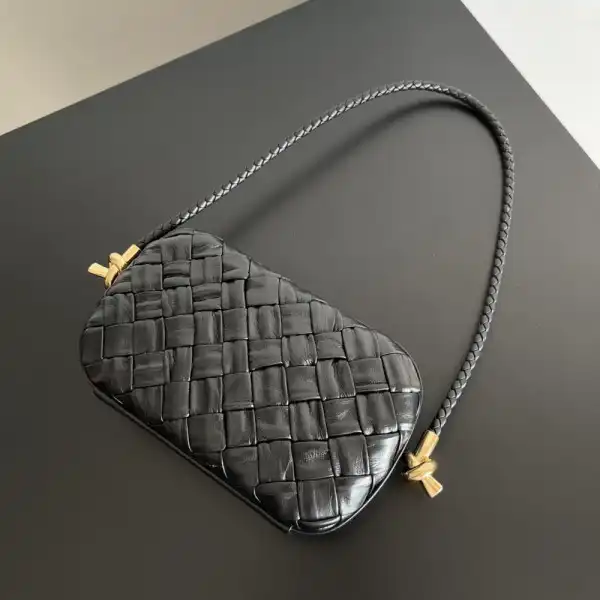 Bagsoffer BOTTEGA VENETA Knot Minaudiere On Strap