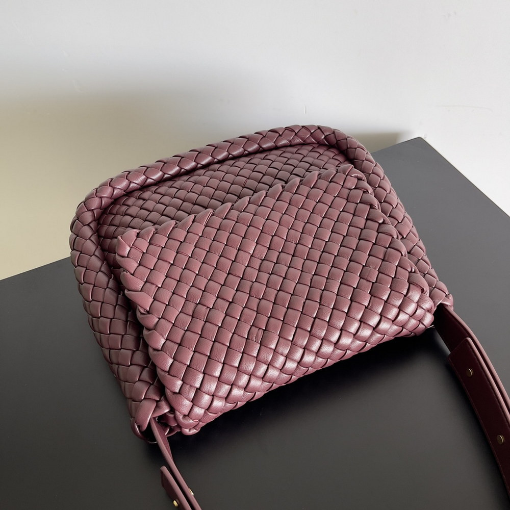 HOT SALE BOTTEGA VENETA  Small Cobble Shoulder Bag