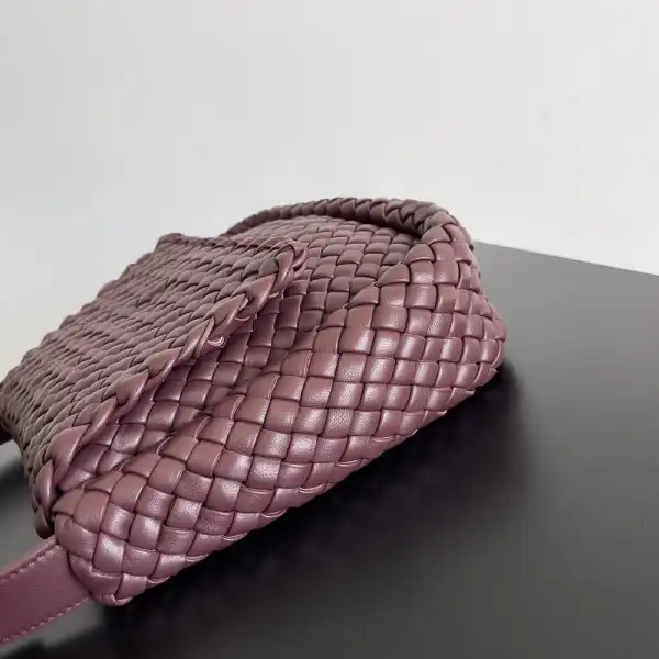 Yupoo bagsoffer BOTTEGA VENETA  Small Cobble Shoulder Bag