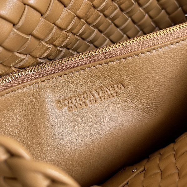 HOT SALE BOTTEGA VENETA  Small Cobble Shoulder Bag