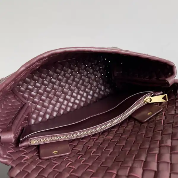 Yupoo bagsoffer BOTTEGA VENETA Patti Top Handle Bag