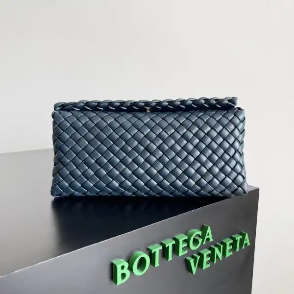 Frstbag ru BOTTEGA VENETA Patti Top Handle Bag