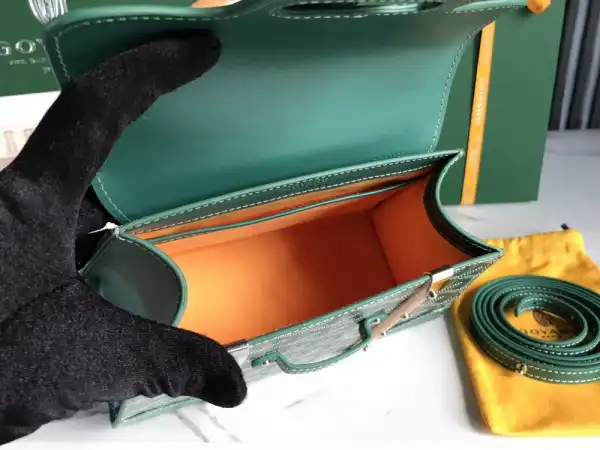 First bag ru GOYARD SAIGON MINI