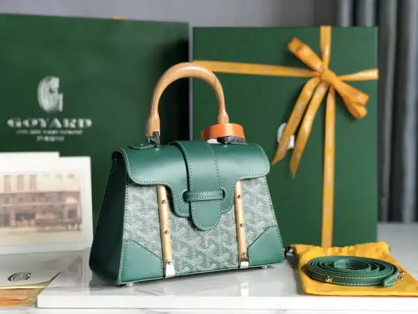 First bag ru GOYARD SAIGON MINI