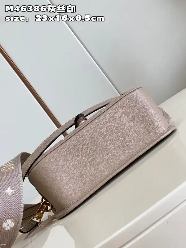 First bag ru LOUIS VUITTON Nano Diane