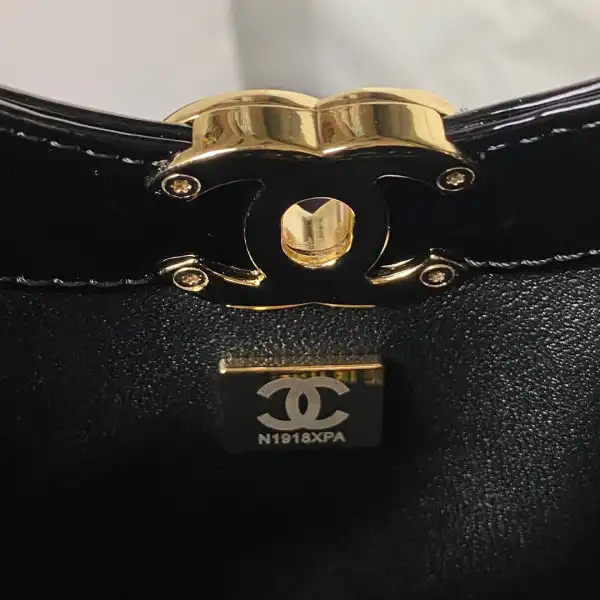 First bag ru CHANEL 31 MINI SHOPPING BAG