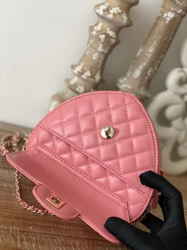 First bag ru CHANEL HEART BAG