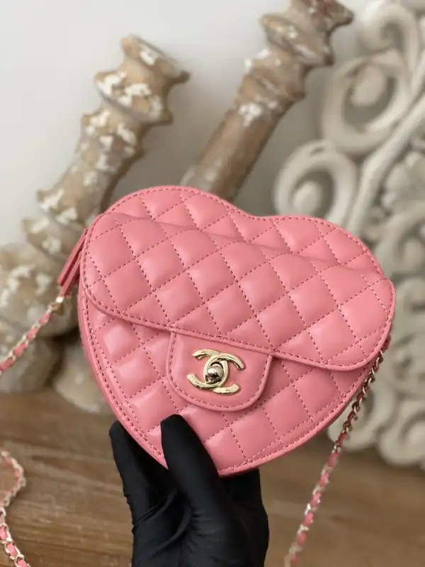 First bag ru CHANEL HEART BAG