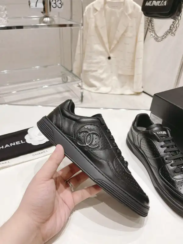 CHANEL SNEAKER