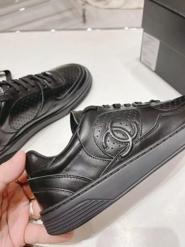 CHANEL SNEAKER