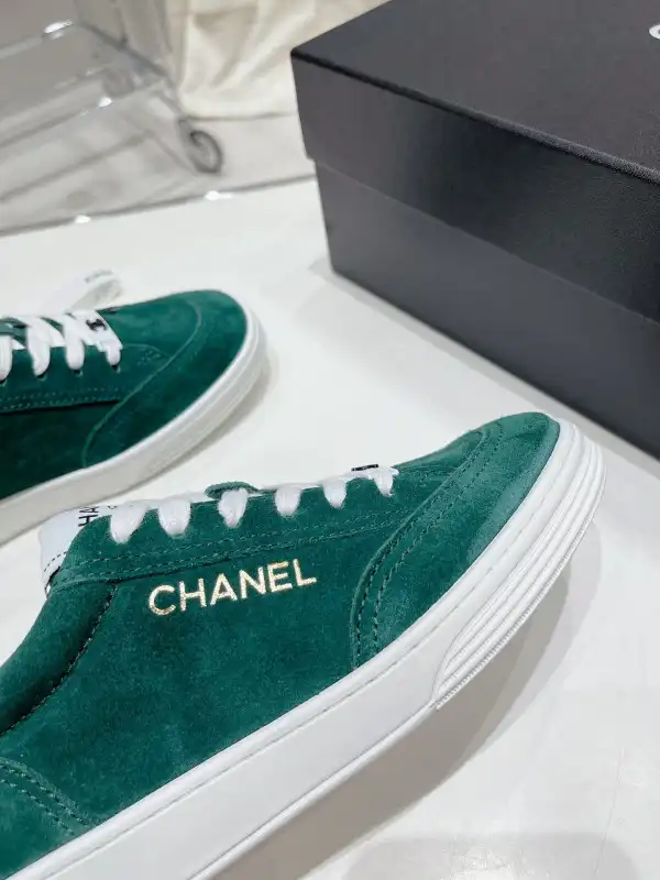 CHANEL SNEAKER