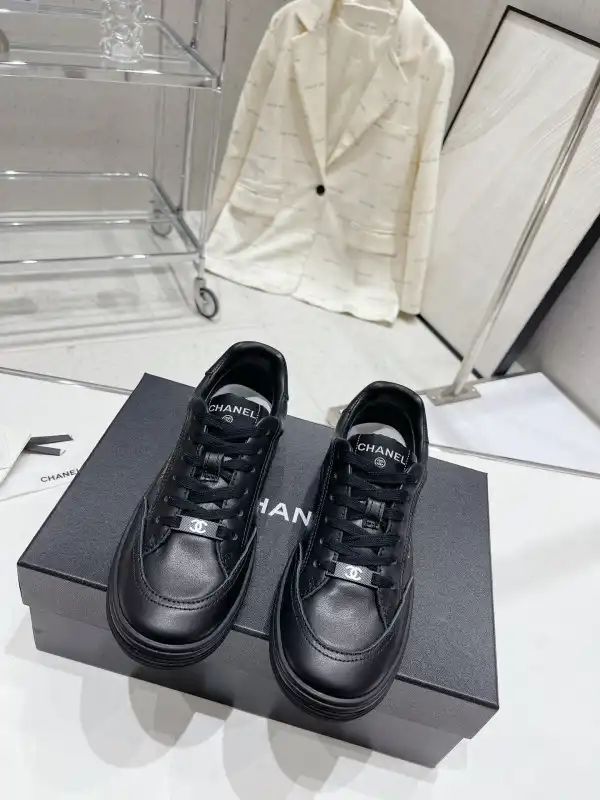 CHANEL SNEAKER