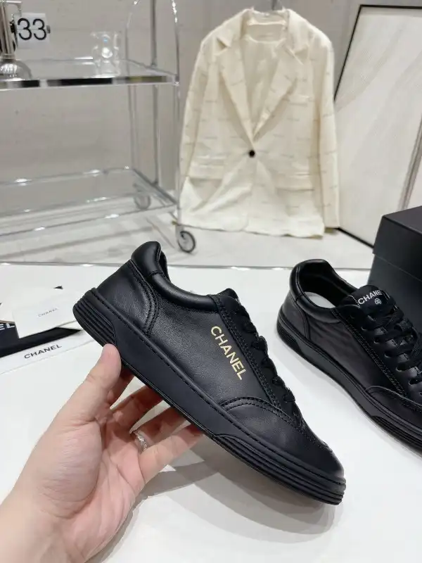 CHANEL SNEAKER