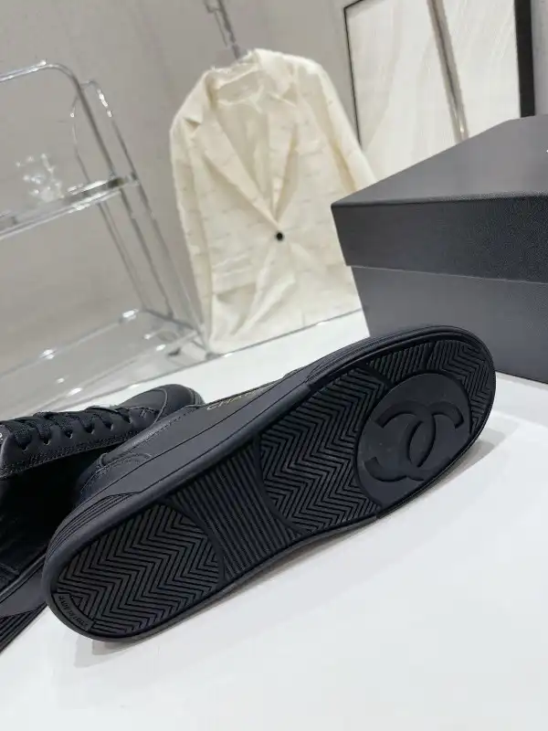 CHANEL SNEAKER