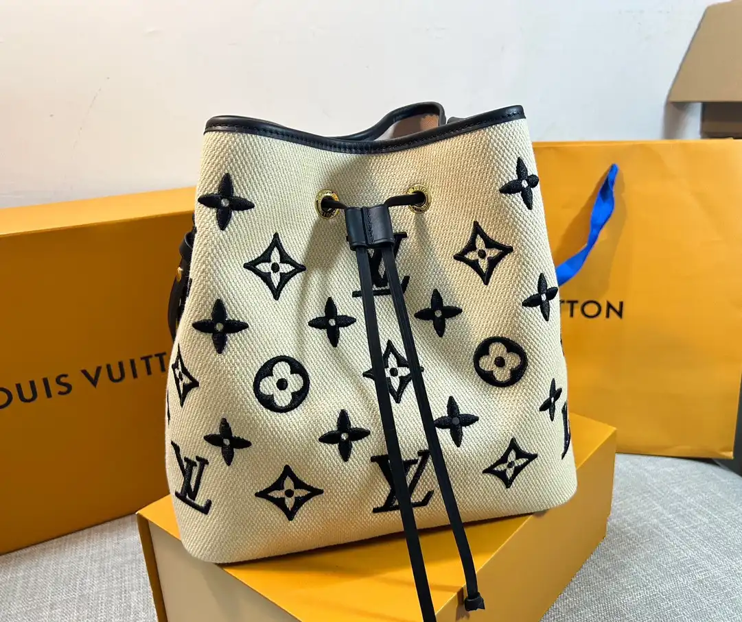 LOUIS VUITTON NÉONOÉ MM