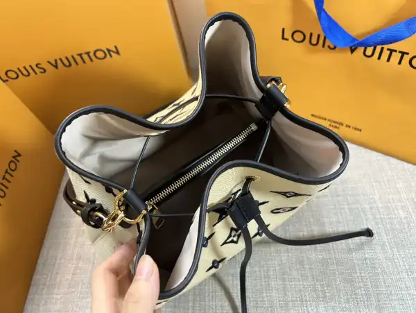 LOUIS VUITTON NÉONOÉ MM