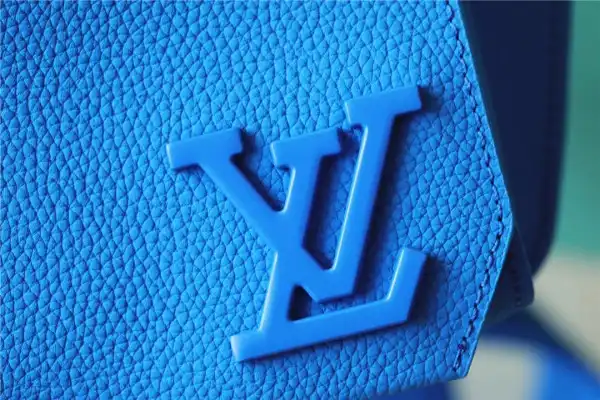 Frstbag ru LOUIS VUITTON TAKEOFF SLINGBAG