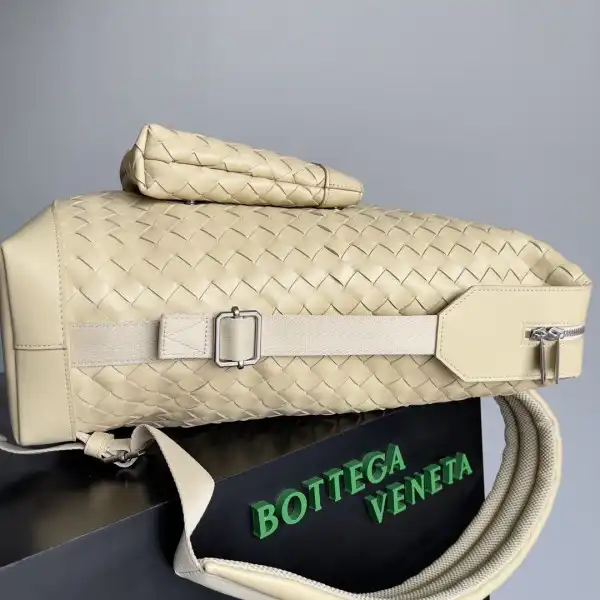 Yupoo bagsoffer BOTTEGA VENETA Arco Backpack