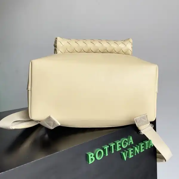 Yupoo bagsoffer BOTTEGA VENETA Arco Backpack