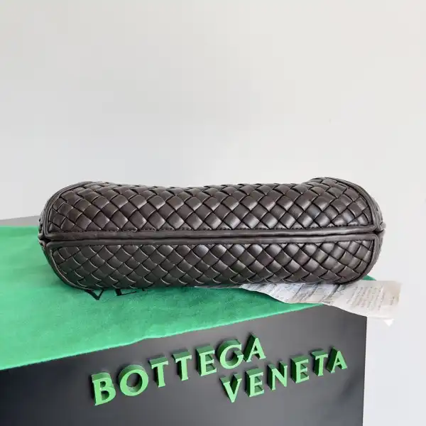 Frstbag ru BOTTEGA VENETA Small CHANELicker Shoulder Bag