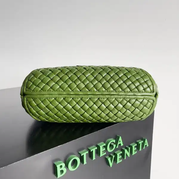 Yupoo bagsoffer BOTTEGA VENETA Small Clicker Shoulder Bag