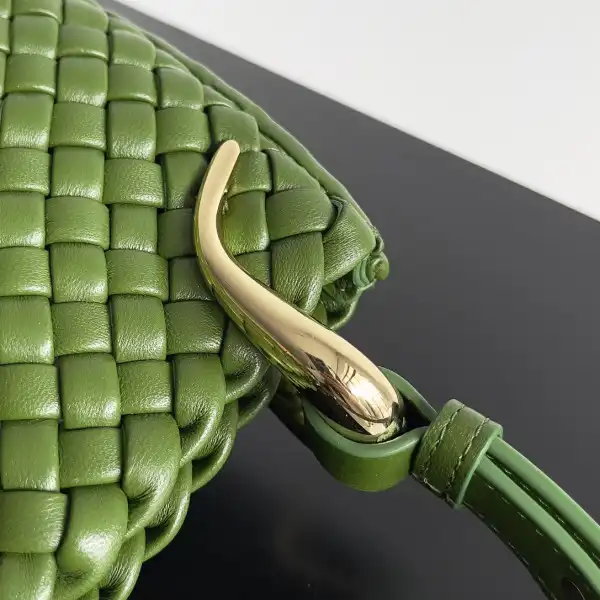 Yupoo bagsoffer BOTTEGA VENETA Small Clicker Shoulder Bag