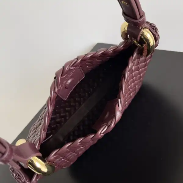 Frstbag ru BOTTEGA VENETA Small CHANELicker Shoulder Bag