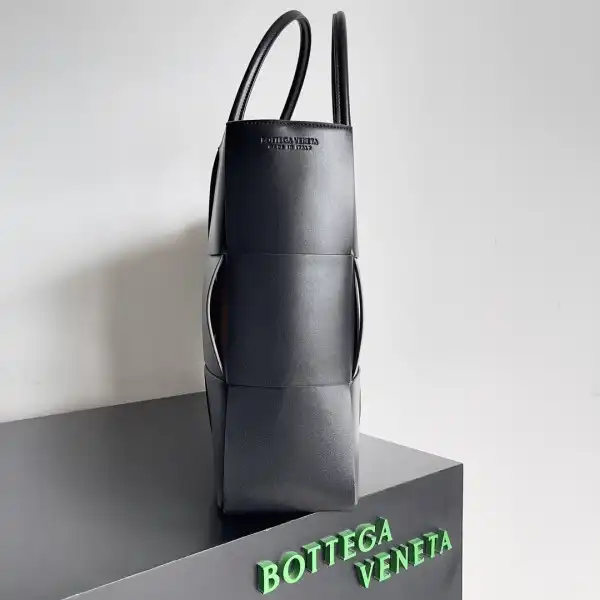 Frstbag ru BOTTEGA VENETA ARCO LARGE TOTE