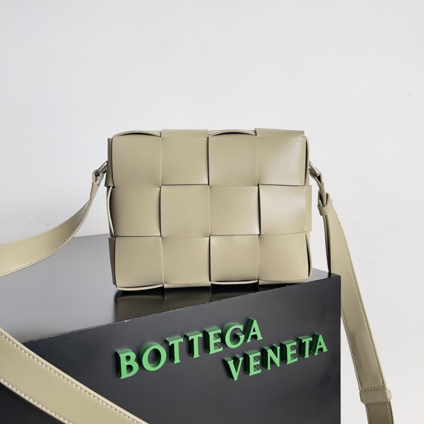 HOT SALE BOTTEGA VENETA BRICK CASSETTE