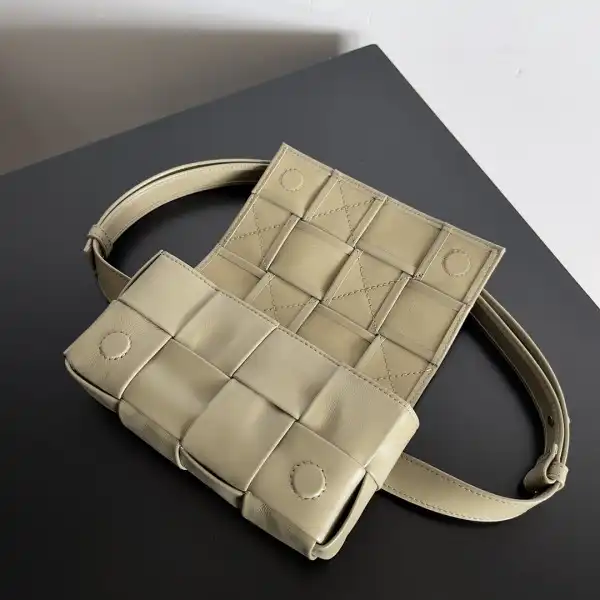 Yupoo bagsoffer BOTTEGA VENETA MINI BRICK CASSETTE