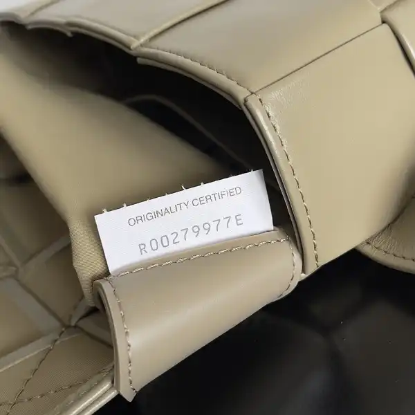 Yupoo bagsoffer BOTTEGA VENETA MINI BRICK CASSETTE