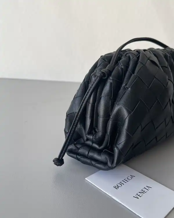 First bag ru BOTTEGA VENETA MINI POUCH