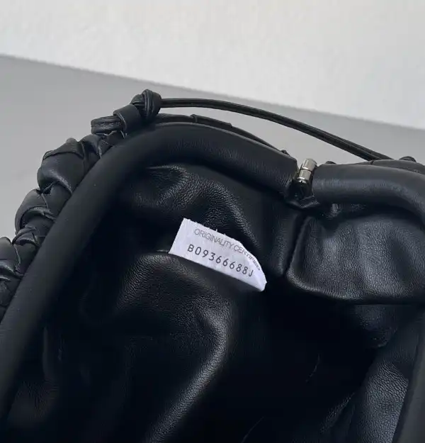 First bag ru BOTTEGA VENETA MINI POUCH