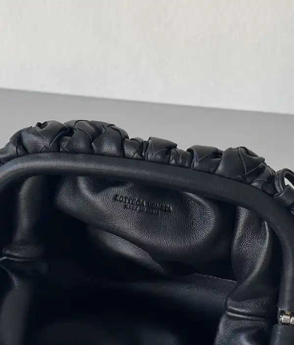 First bag ru BOTTEGA VENETA MINI POUCH