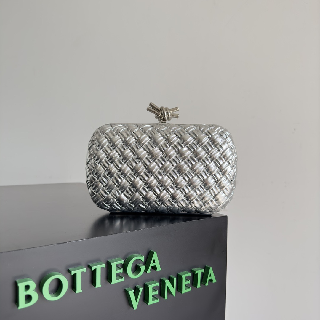 HOT SALE BOTTEGA VENETA Knot Minaudiere