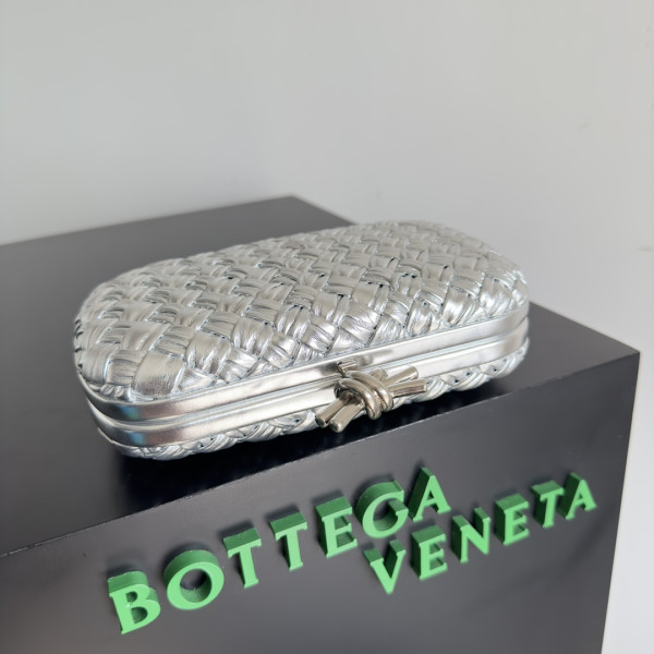 HOT SALE BOTTEGA VENETA Knot Minaudiere