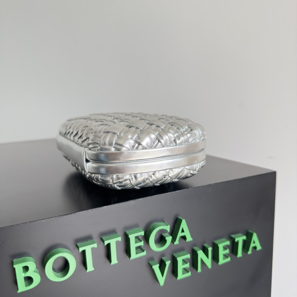 HOT SALE BOTTEGA VENETA Knot Minaudiere