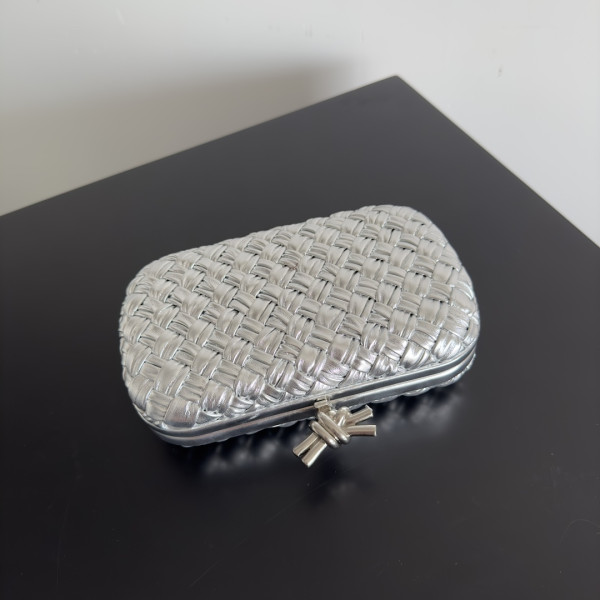 HOT SALE BOTTEGA VENETA Knot Minaudiere