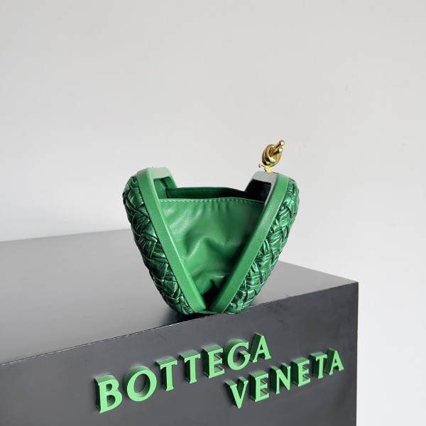 HOT SALE BOTTEGA VENETA Knot Minaudiere