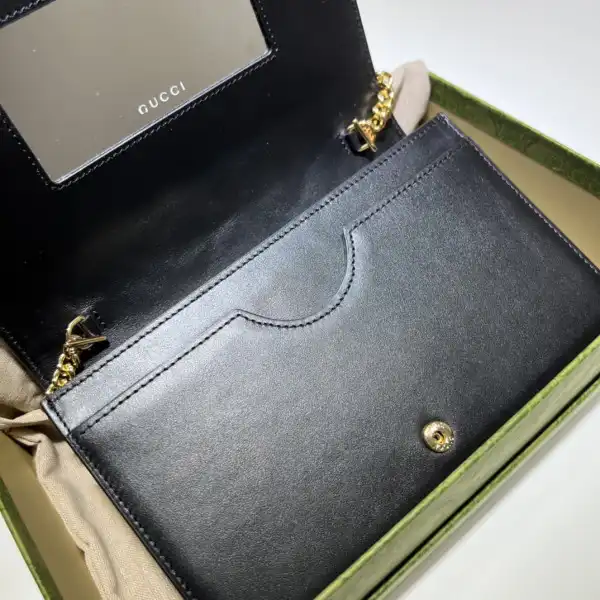 First bag ru GUCCI GG MATELASSÉ CHAIN WALLET