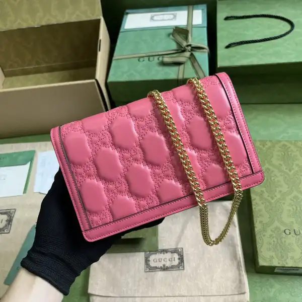 Frstbag ru GUCCI GG MATELASSÉ CHAIN WALLET