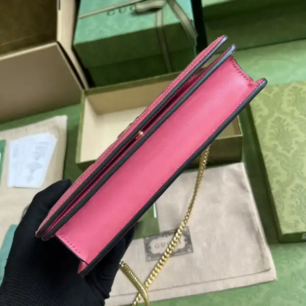 GUCCI GG MATELASSÉ CHAIN WALLET