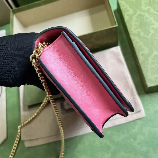 Frstbag ru GUCCI GG MATELASSÉ CHAIN WALLET