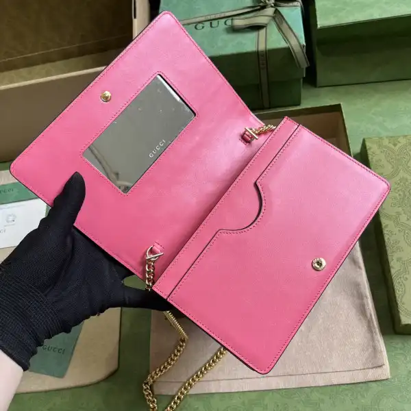 Frstbag ru GUCCI GG MATELASSÉ CHAIN WALLET