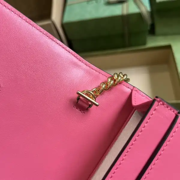 GUCCI GG MATELASSÉ CHAIN WALLET