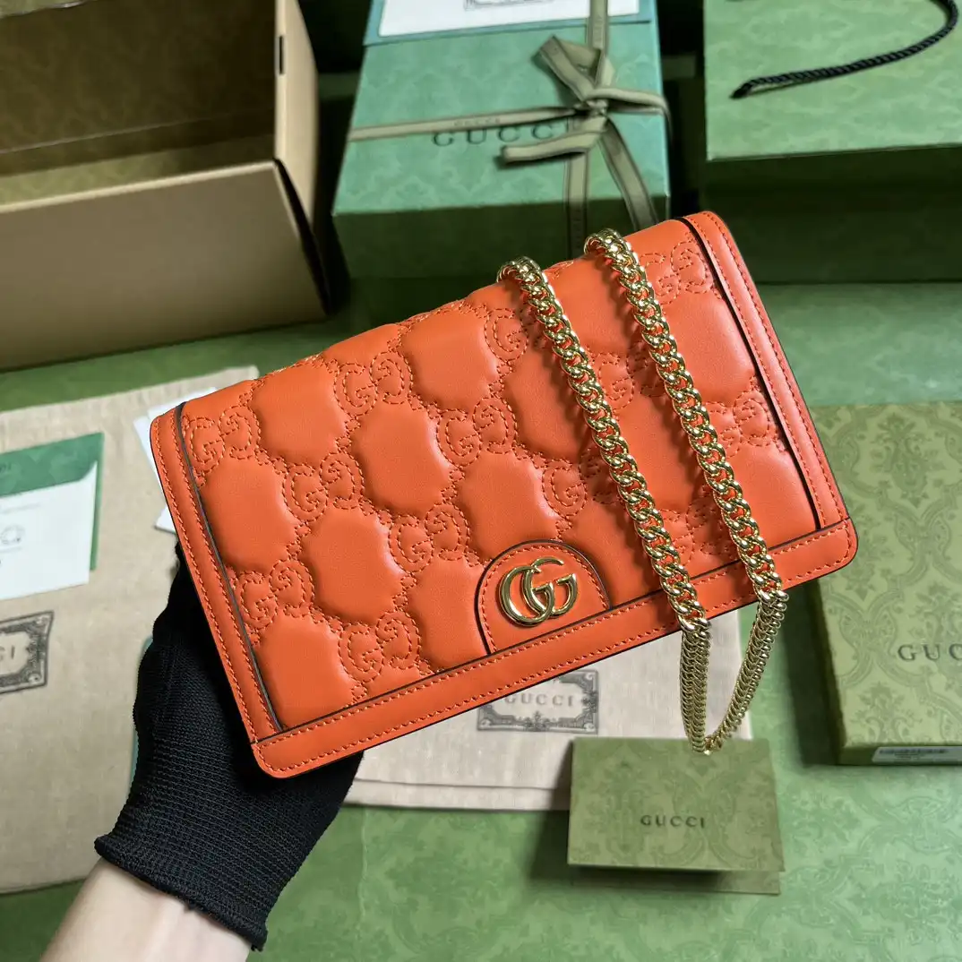 GUCCI GG MATELASSÉ CHAIN WALLET