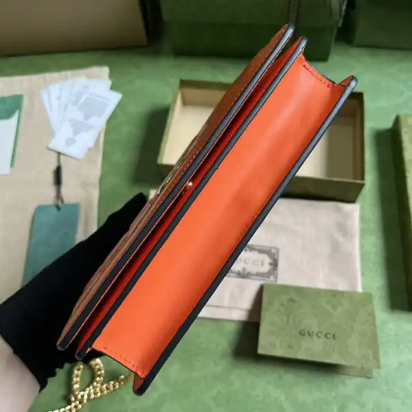 GUCCI GG MATELASSÉ CHAIN WALLET