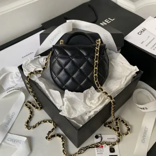 First bag ru CHANEL CHANELUTCH WITH CHAIN