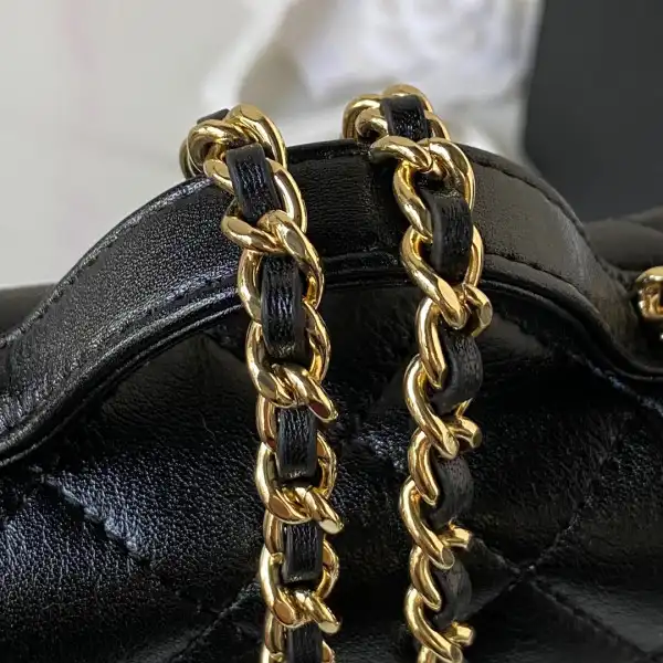 CHANEL CHANELUTCH WITH CHAIN