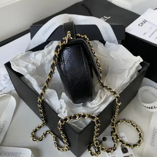 First bag ru CHANEL CHANELUTCH WITH CHAIN